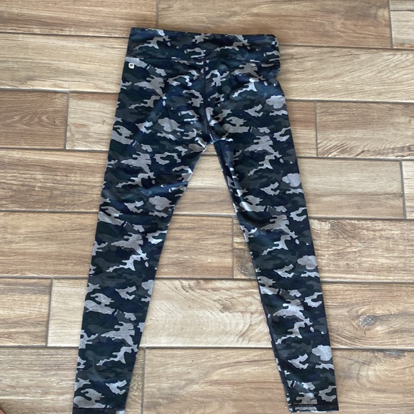 Fabletics camo leggings - Picture 3 of 5